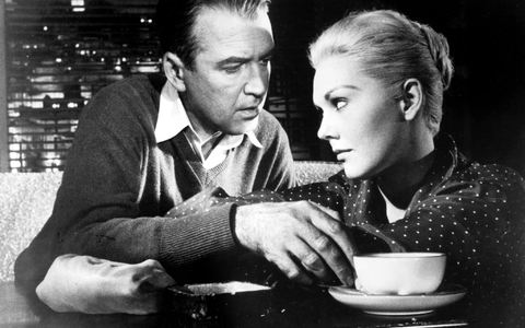 Kim Novak - hier im Hitchcock-Klassiker «Vertigo» - erhält einen Goldenen Löwen für ihr Lebenswerk. (Archivfoto) - Foto: picture alliance / dpa