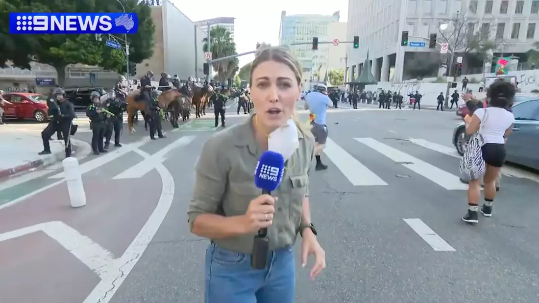 Die Demonstrationen gegen die Abschiebung von Einwanderern ohne Papiere führen teils zu gefährlichen Momenten.  - Bild: 9news Australia/AAP/dpa