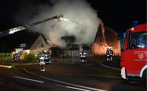 POL-ROW: ++ Zeven: Großbrand in der Kivinanstraße ++ - Foto: presseportal.de
