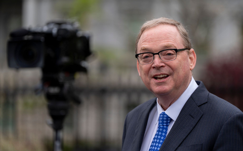 Trump-Berater Hassett: «kurzes Treffen mit einem krÀftigen HÀndedruck». (Archivbild) - Foto: Alex Brandon/AP/dpa Trump-Berater Hassett: «kurzes Treffen mit einem krÀftigen HÀndedruck». (Archivbild) - Foto: Alex Brandon/AP/dpa