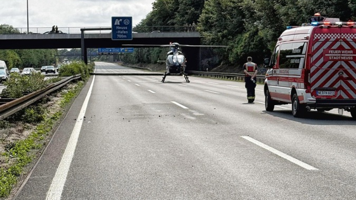 FW-NE: Verkehrsunfall auf der A57 | Eine Person aus PKW befreit - Foto: presseportal.de