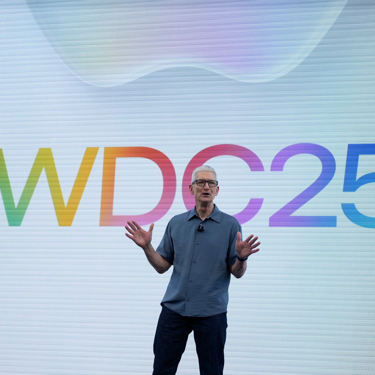 Apple-Chef Tim Cook begrüßte die Teilnehmer der WWDC mit einer kurzen Ansprache. Die  Neuigkeiten stellte der Konzern wieder mit einem Video vor. - Foto: Jeff Chiu/AP/dpa