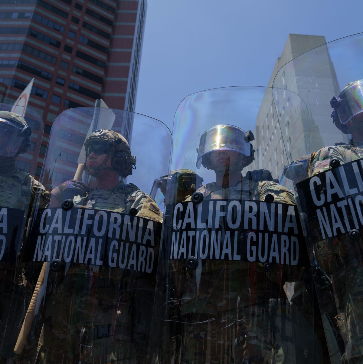 Zahlreiche Soldaten der kalifornischen Nationalgarde sind schon im Einsatz bei den Protesten in Los Angeles - weitere sollen folgen.  - Foto: Daniel Powell/ZUMA Press Wire/dpa