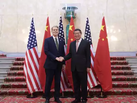 Die Delegationen beider Länder wurden von den Handelsministern begeleitet. - Foto: Li Ying/XinHua/dpa
