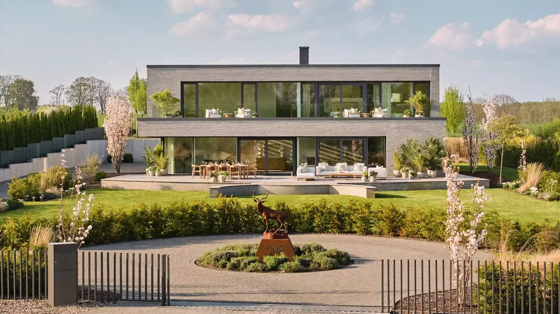 Die neue Soziallotterie Omaze startet mit einer spektakulären Bauhaus-Villa im Wert von 2,5 Millionen Euro und SOS-Kinderdörfer weltweit als erste Partnerorganisation in Deutschland - Bild: presseportal.de