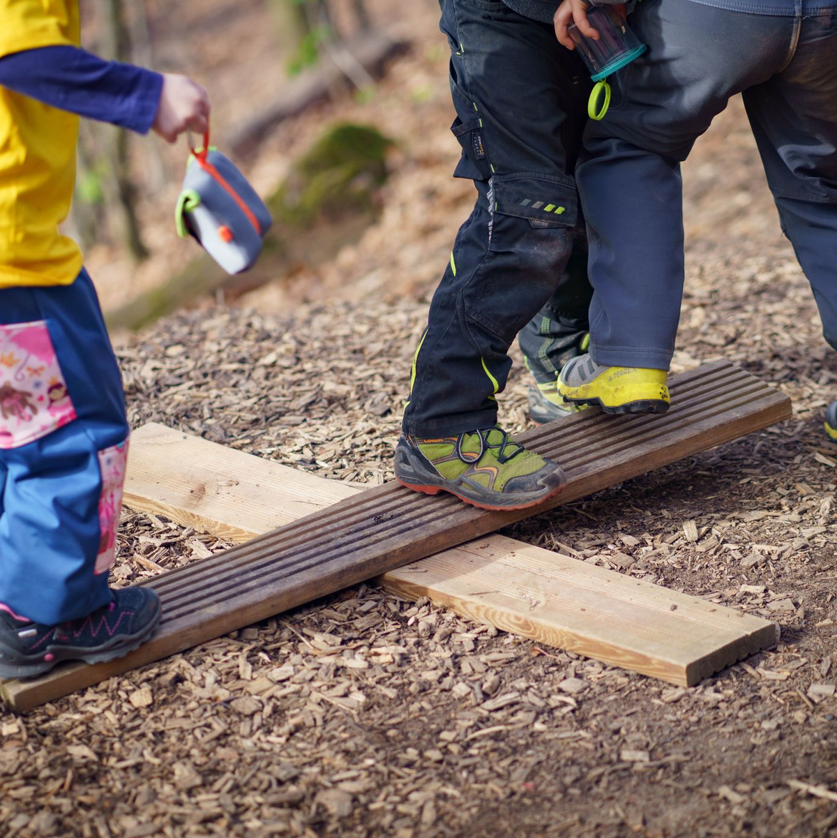 Im gemeinsamen Spiel mit anderen lernen Kinder, Regeln einzuhalten, Kompromisse auszuhandeln und Konflikte zu lösen.  - Foto: Frank Rumpenhorst/dpa