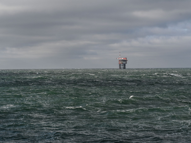 Das Bundesamt für Seeschifffahrt und Hydrographie (BSH) verzeichnete im Frühjahr außergewöhnlich hohe Wassertemperaturen in Nordsee und Ostsee (Archivbild). - Foto: Lars Penning/dpa