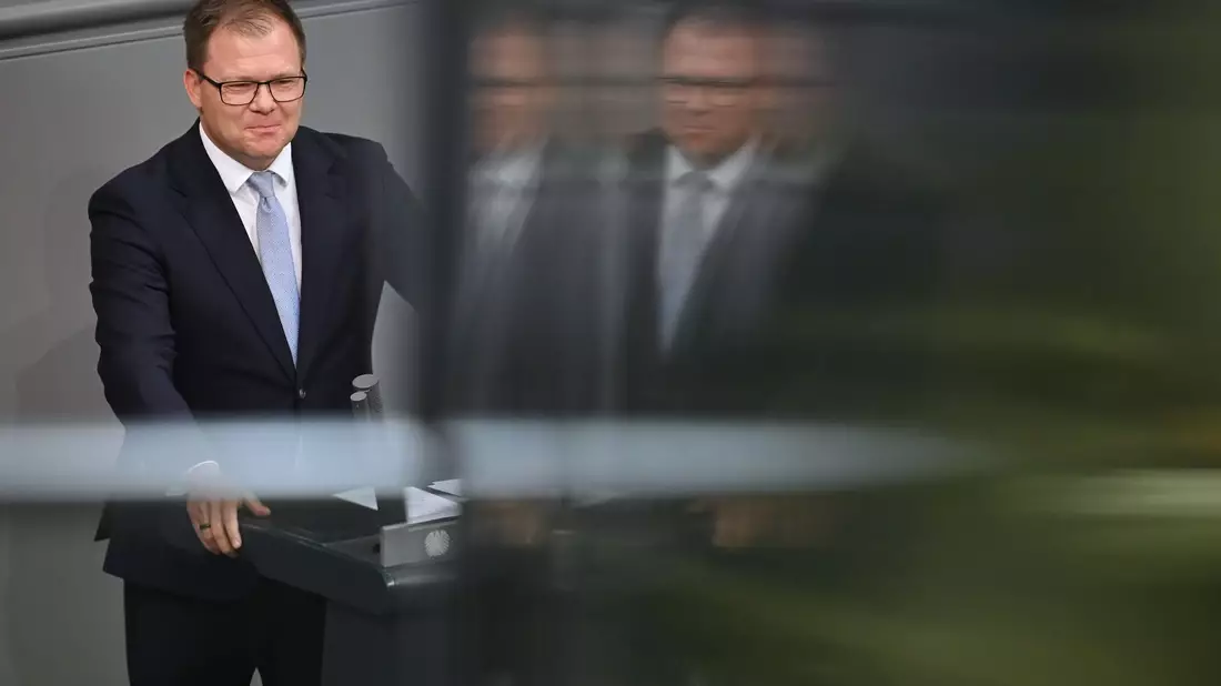 Umweltminister Carsten Schneider spricht sich für einen besseren Schutz der Weltmeere aus. (Archivbild) - Bild: Katharina Kausche/dpa