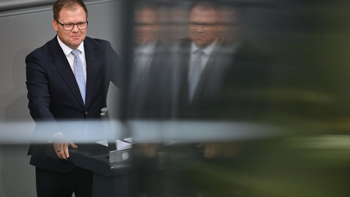 Umweltminister Carsten Schneider spricht sich für einen besseren Schutz der Weltmeere aus. (Archivbild) - Foto: Katharina Kausche/dpa