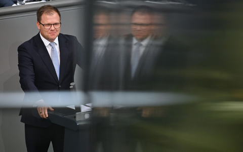 Umweltminister Carsten Schneider spricht sich für einen besseren Schutz der Weltmeere aus. (Archivbild) - Foto: Katharina Kausche/dpa