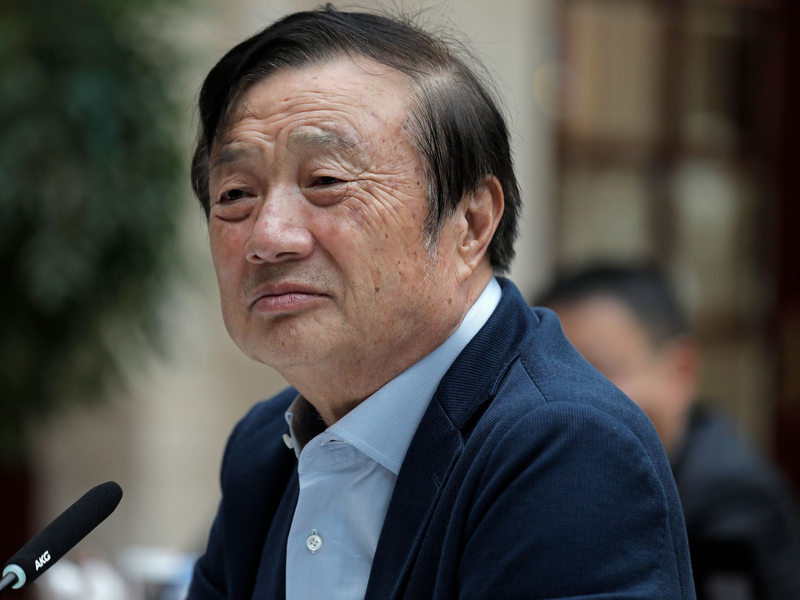 Huawei liegt laut Gründer Ren Zhengfei bei Chips noch eine Generation hinter den USA zurück. (Archivbild).  - Foto: Vincent Yu/AP/dpa