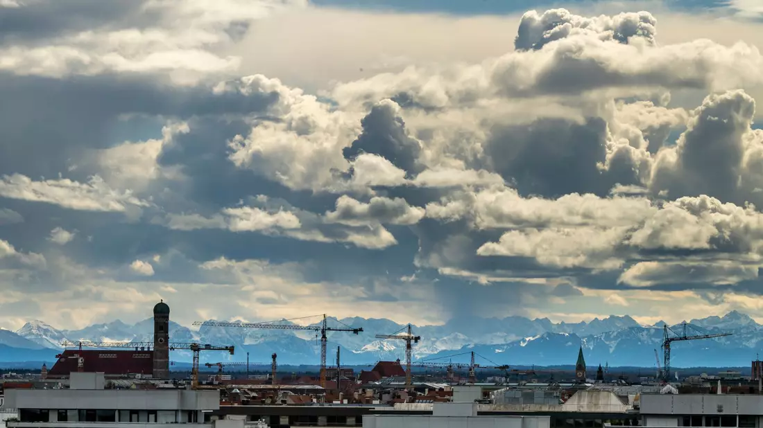 Einem Städteranking zufolge sind München und sein Umland der wirtschaftsstärkste Ballungsraum Deutschlands. Doch der Vorsprung vor Berlin ist nicht mehr groß. (Symbolbild) - Bild: Peter Kneffel/dpa