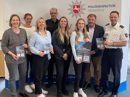 POL-HK: (Foto anbei) Gemeinsame Pressemitteilung der Stiftung Opferhilfe, des WEISSER RING e.V. und der Polizeiinspektion Heidekreis - Foto: presseportal.de