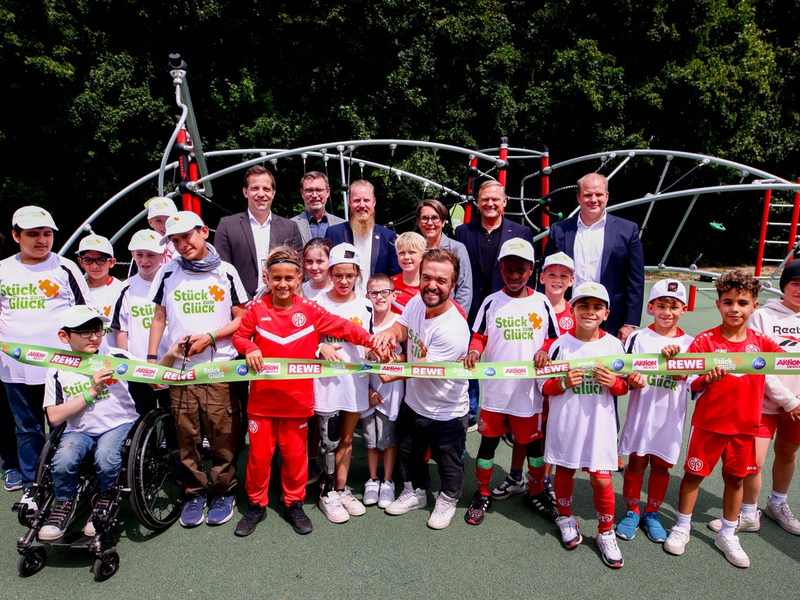 Fair Play: Initiative Stück zum Glück eröffnet inklusiven Spielplatz neben dem Stadion des 1. FSV Mainz 05 - Foto: presseportal.de