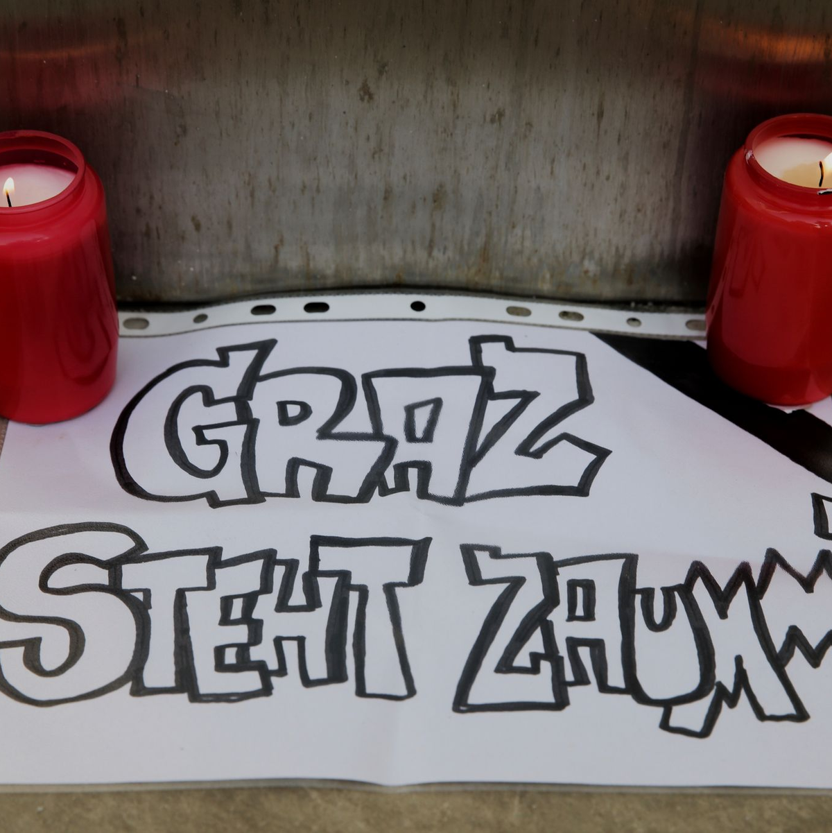 Die Tat ereignete sich an einer Schule. - Foto: Heinz-Peter Bader/AP/dpa