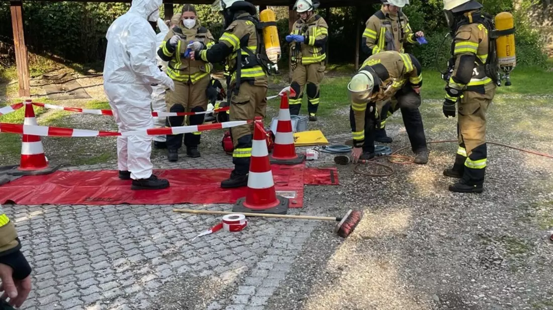 FW Voerde: Feuerwehr Voerde rettete Hund bei Zimmerbrand - Bild: presseportal.de