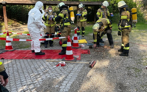 FW Voerde: Feuerwehr Voerde rettete Hund bei Zimmerbrand - Foto: presseportal.de