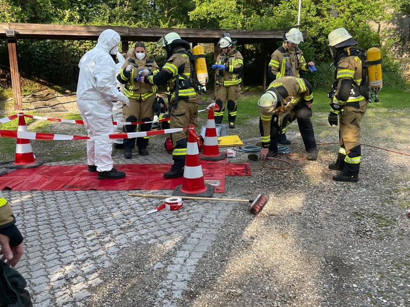 FW Voerde: Feuerwehr Voerde rettete Hund bei Zimmerbrand - Foto: presseportal.de