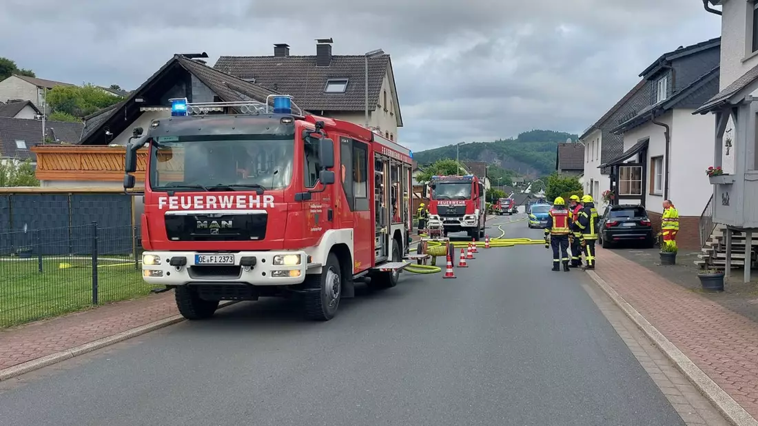 FW Finnentrop: Brand eines Holzschuppens in Finnentrop-Heggen - Bild: presseportal.de