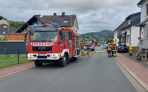 FW Finnentrop: Brand eines Holzschuppens in Finnentrop-Heggen - Foto: presseportal.de