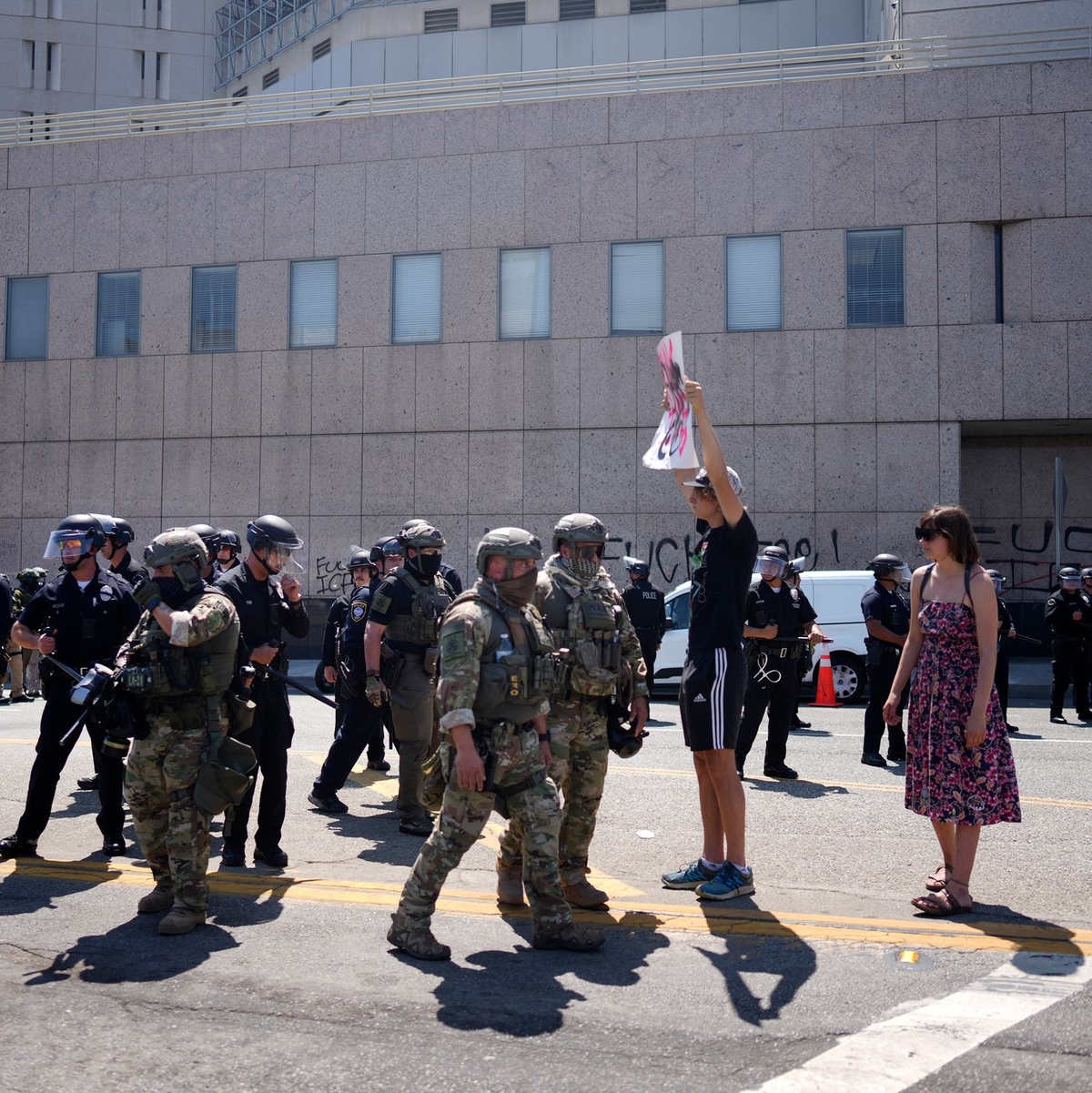 Die Lage in Los Angeles, einem Spielort der Club-WM, muss auch der FIFA Sorgen bereiten. - Foto: Eric Thayer/AP/dpa