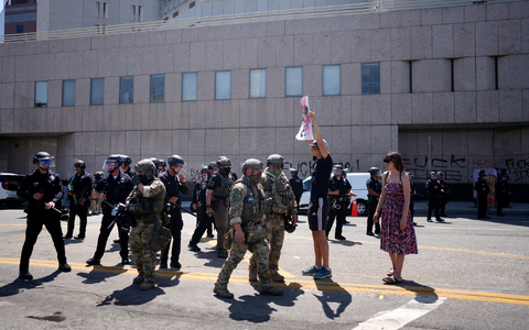 Die Lage in Los Angeles, einem Spielort der Club-WM, muss auch der FIFA Sorgen bereiten. - Foto: Eric Thayer/AP/dpa Die Lage in Los Angeles, einem Spielort der Club-WM, muss auch der FIFA Sorgen bereiten. - Foto: Eric Thayer/AP/dpa