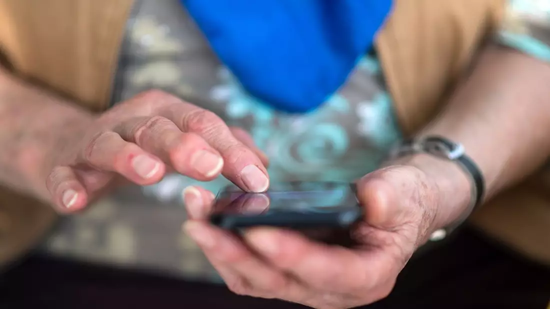 Häufig suchen die Täter in Telefonbüchern nach ihren potentiellen Opfern. (Symbolbild) - Bild: Sebastian Gollnow/dpa