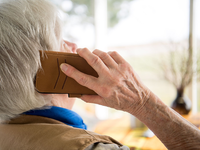 Der Enkeltrick stirbt nicht aus. (Symbolbild) - Foto: Sebastian Gollnow/dpa