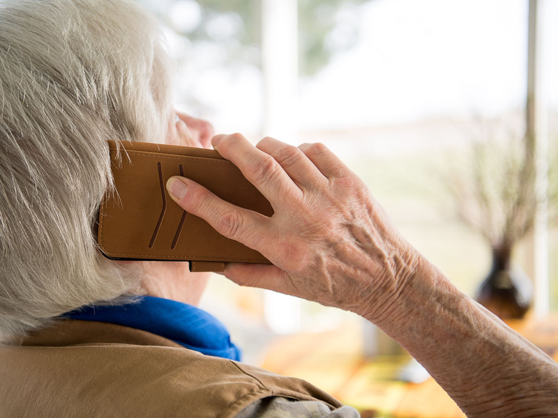 Der Enkeltrick stirbt nicht aus. (Symbolbild) - Foto: Sebastian Gollnow/dpa