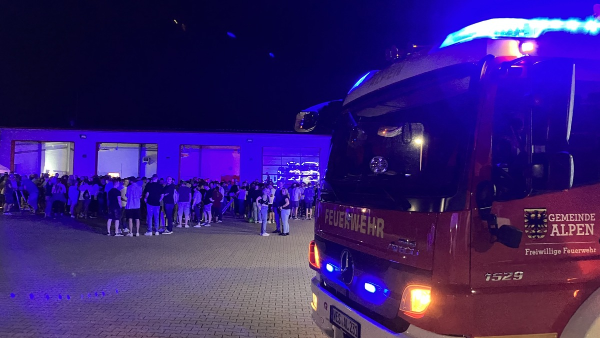 FW Alpen: Blaulichtparty Vol 5 in Alpen - Menzelen Samstag geht es los... - Foto: presseportal.de