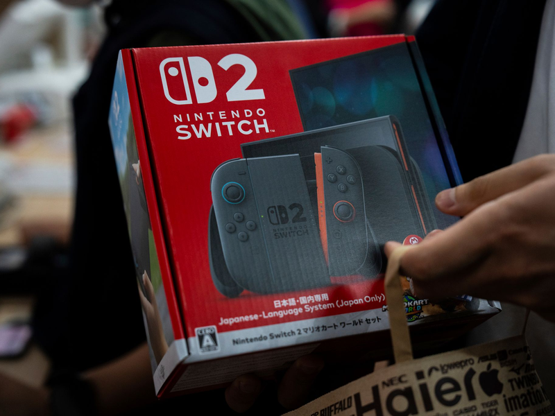 Schon die Vorbestellungen der Switch 2 waren schnell ausgeschöpft. (Archivbild) - Foto: Louise Delmotte/AP/dpa