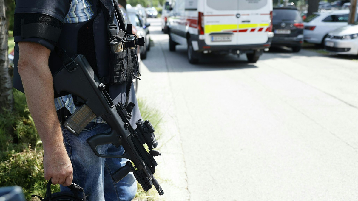 Der Wohnort des Amokläufers wurde durchsucht. - Foto: Erwin Scheriau/APA/dpa