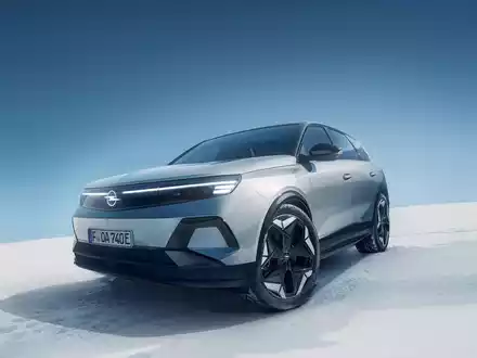 Auf neuen Wegen: Der Opel Grandland Electric mit Allradantrieb - Foto: presseportal.de