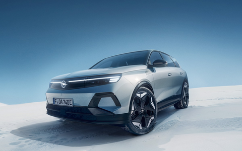 Auf neuen Wegen: Der Opel Grandland Electric mit Allradantrieb - Foto: presseportal.de