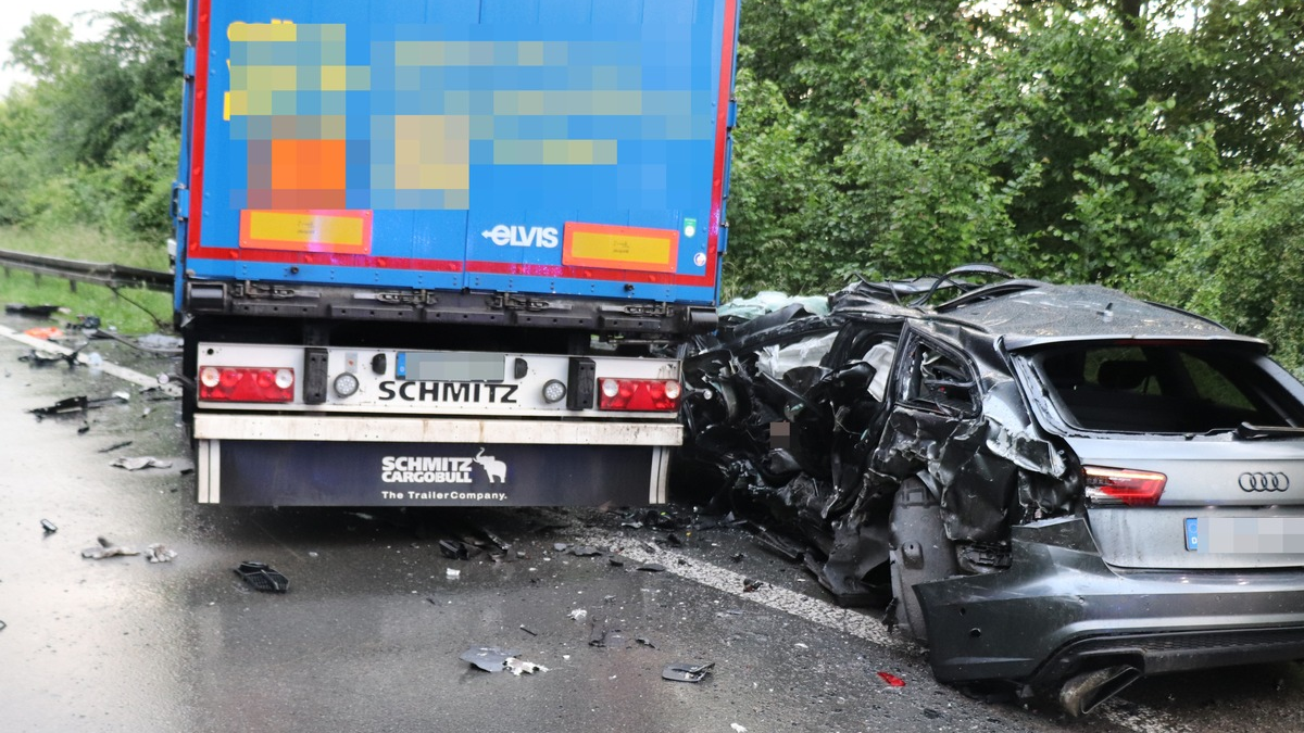 POL-HX: Tödlicher Verkehrsunfall auf der B252 - Straße über mehrere Stunden gesperrt - Foto: presseportal.de