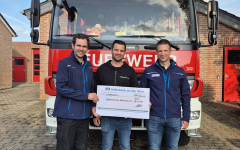 FW Uedem: Löscheinheit Keppeln unterstützt das Stehaufmännchen Niederrhein - Spende für gemeinsame Lichtblicke von betroffenen Familien - Foto: presseportal.de