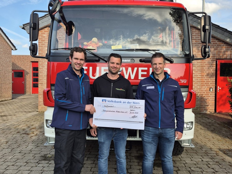 FW Uedem: Löscheinheit Keppeln unterstützt das Stehaufmännchen Niederrhein - Spende für gemeinsame Lichtblicke von betroffenen Familien - Foto: presseportal.de
