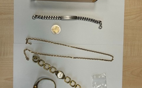 POL-PDLD: Dieb festgenommen - Wer hat Verdächtiges beobachtet oder kann Angaben zu den sichergestellten Gegenständen machen? - Foto: presseportal.de