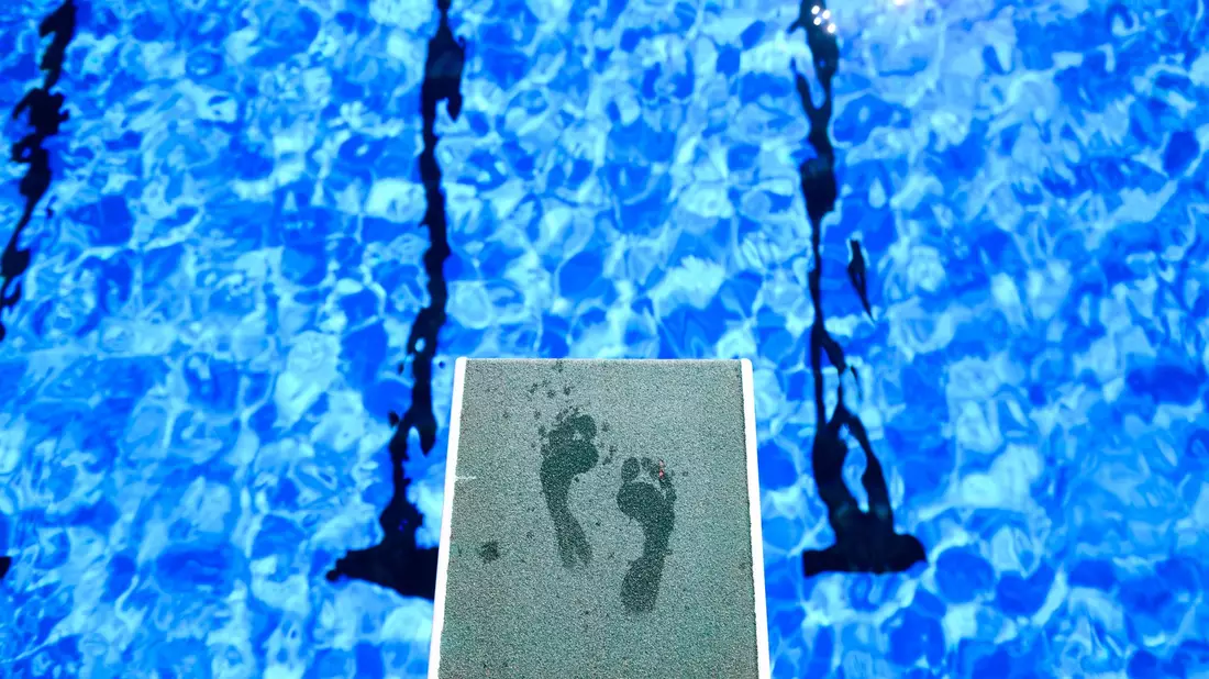 Badewetter in Deutschland. - Bild: Julian Stratenschulte/dpa