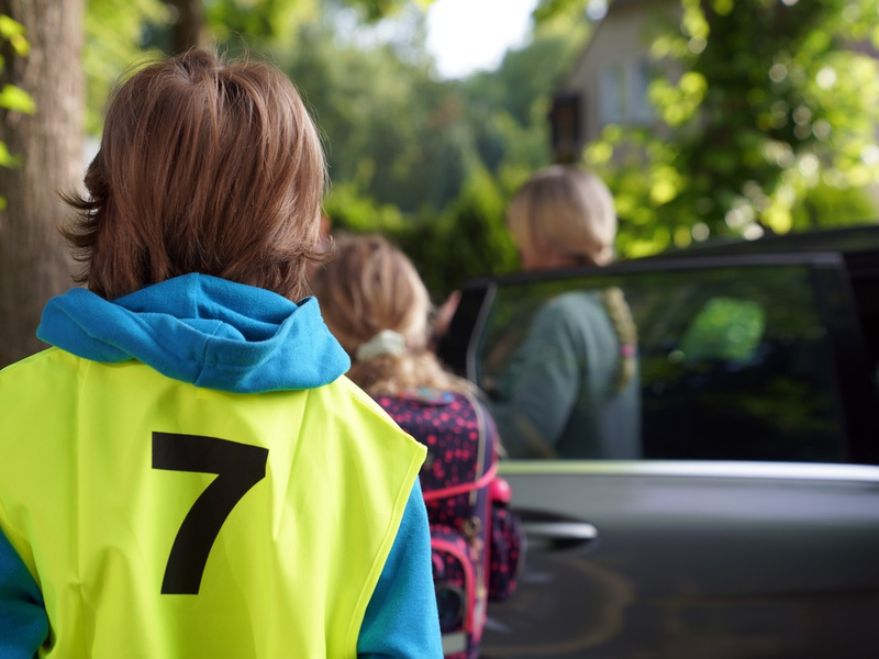 POL-GE: Polizei und Grundschüler verteilen Dank- und Denkzettel an der Velsenschule - Autofahrer mit 67 km/h in 30er-Zone unterwegs - Foto: presseportal.de