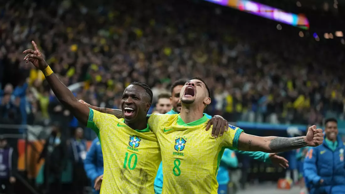 Vinicus Junior (l) markierte den einzigen Treffer des Abends. - Bild: Andre Penner/AP/dpa