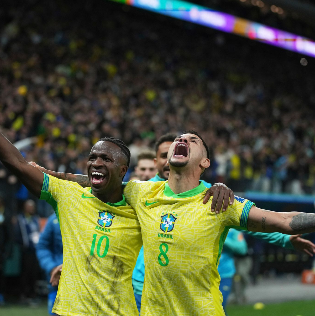 Vinicus Junior (l) markierte den einzigen Treffer des Abends. - Foto: Andre Penner/AP/dpa