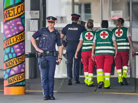 Die Polizei präsentiert die bisherigen Erkenntnisse ihrer Ermittlungen - Foto: Darko Bandic/AP/dpa