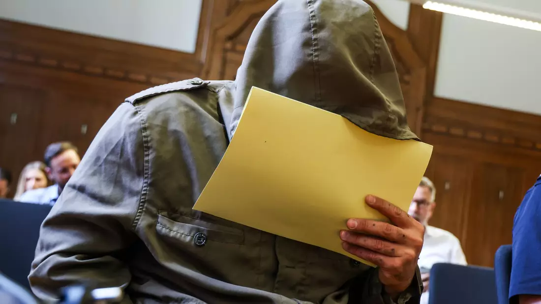 Abu Walaa, verurteilter IS-Terrorist und früherer IS-Statthalter in Deutschland, scheitert mit Klage gegen seine Ausweisung. - Bild: Christoph Reichwein/dpa
