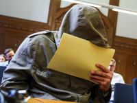 Abu Walaa, verurteilter IS-Terrorist und früherer IS-Statthalter in Deutschland, scheitert mit Klage gegen seine Ausweisung. - Foto: Christoph Reichwein/dpa