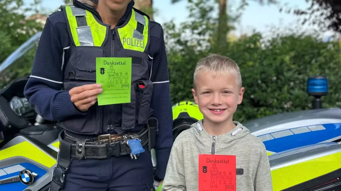 POL-ME: Denk- oder Dankzettel - Grundschulkinder kontrollieren Geschwindigkeit - 2506047 - Bild: presseportal.de