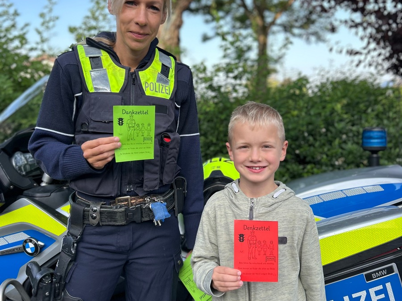 POL-ME: Denk- oder Dankzettel - Grundschulkinder kontrollieren Geschwindigkeit - 2506047 - Foto: presseportal.de