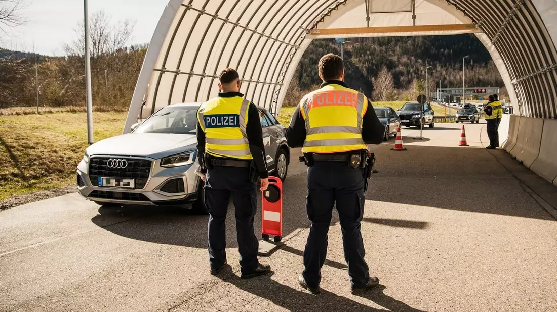 Bundespolizeidirektion München: Migrant gibt sich als Belgier aus/ Bundespolizei weist Tunesier ins Heimatland zurück - Bild: presseportal.de
