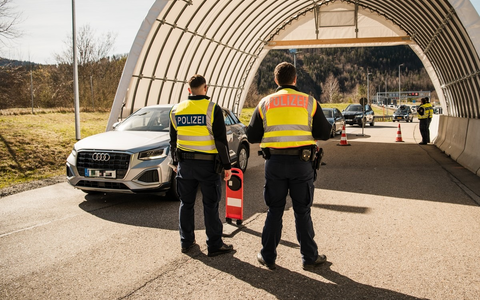 Bundespolizeidirektion München: Migrant gibt sich als Belgier aus/ Bundespolizei weist Tunesier ins Heimatland zurück - Foto: presseportal.de