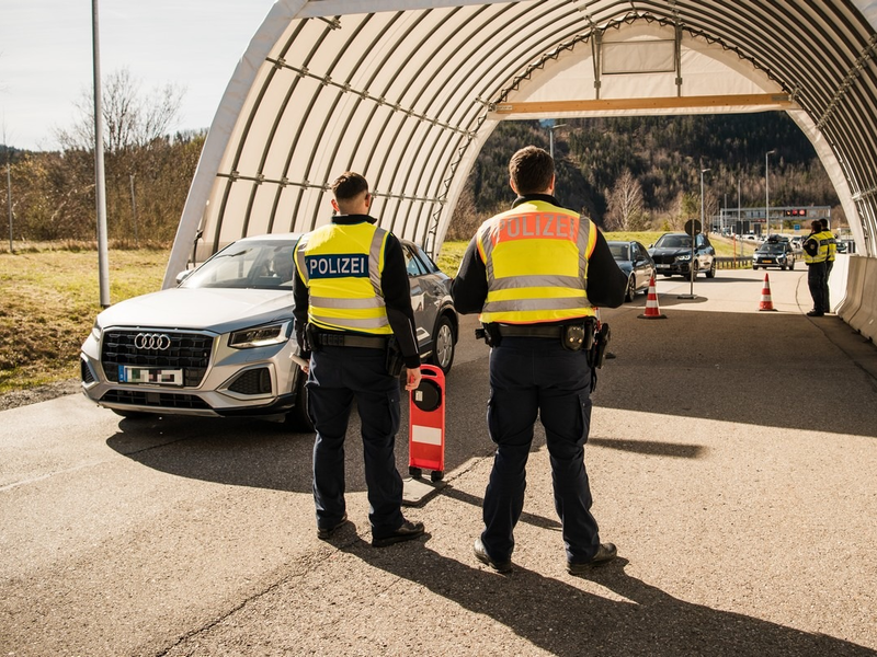 Bundespolizeidirektion München: Migrant gibt sich als Belgier aus/ Bundespolizei weist Tunesier ins Heimatland zurück - Foto: presseportal.de